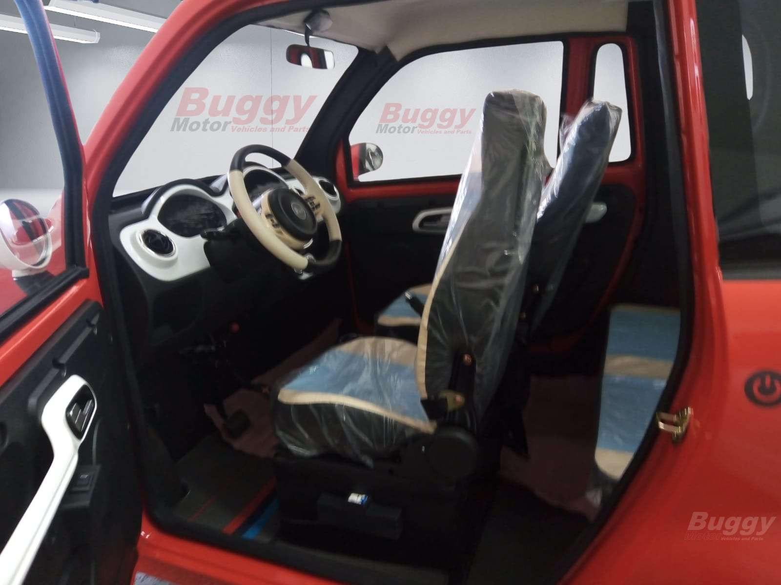 mini car electrico Interior Sillas y timon carro rojo